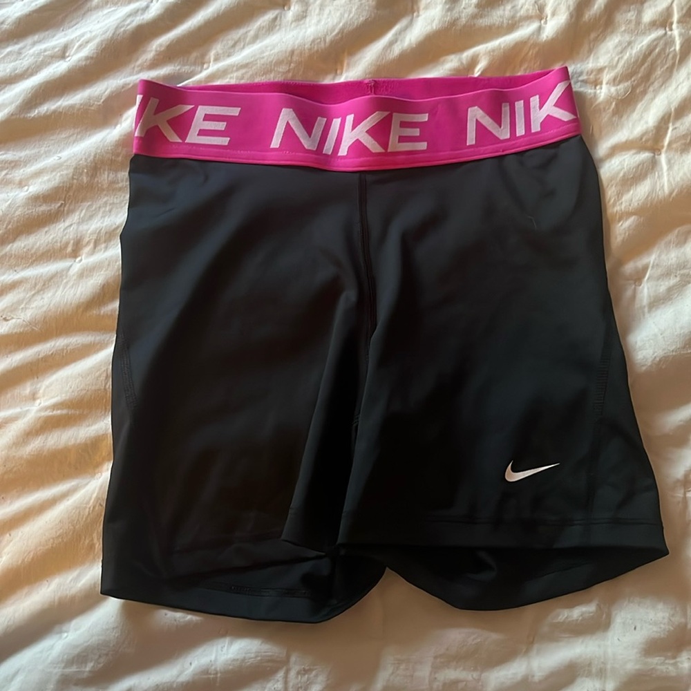 Women’s Nike Pros